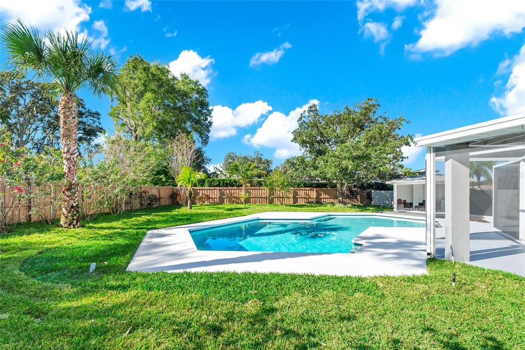 Image 12 of property listing at 8922 BAY COVE COURT, Orlando, FL 32819