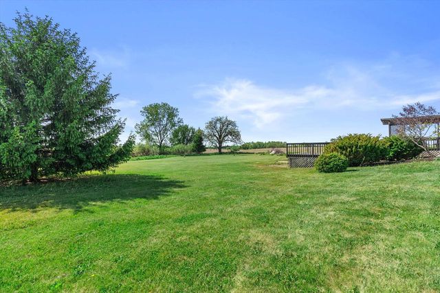 N5963 Foster ROAD, Elkhorn, WI 53121