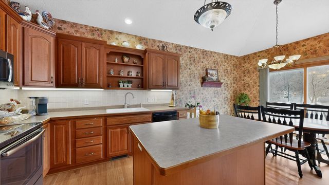 1032 Rocky Creek Drive NE, Rochester, MN 55906