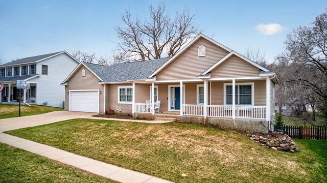 1032 Rocky Creek Drive NE, Rochester, MN 55906