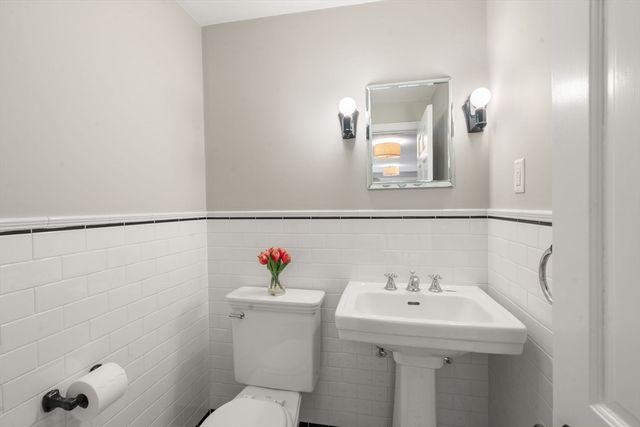 6 Risley Rd, Newton, MA 02465