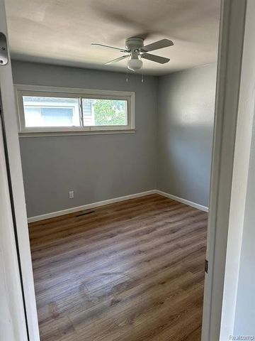 1580 University Avenue, Lincoln Park, MI 48146