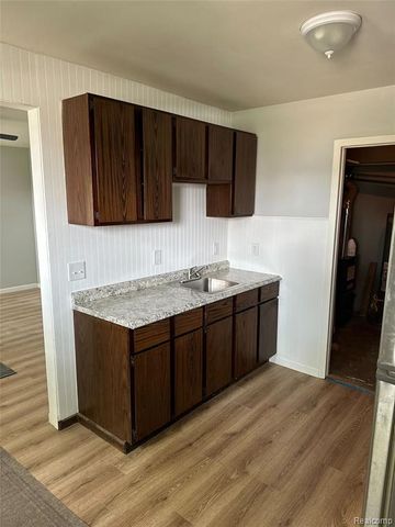 1580 University Avenue, Lincoln Park, MI 48146