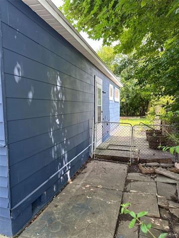 1580 University Avenue, Lincoln Park, MI 48146