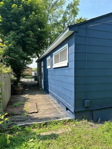 1580 University Avenue, Lincoln Park, MI 48146
