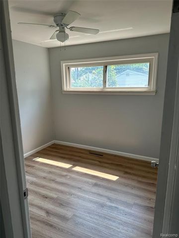 1580 University Avenue, Lincoln Park, MI 48146