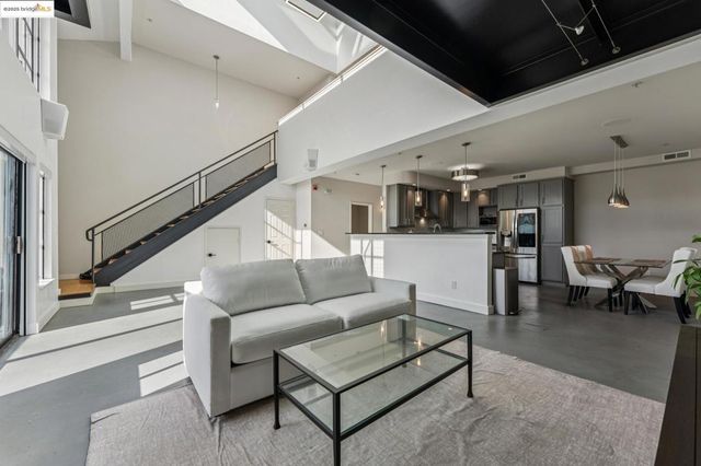 850 W Grand Ave 17, Oakland, CA 94607