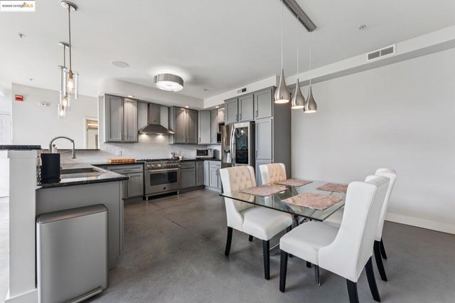 850 W Grand Ave 17, Oakland, CA 94607