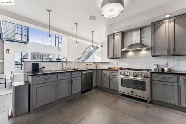 850 W Grand Ave 17, Oakland, CA 94607