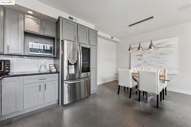 850 W Grand Ave 17, Oakland, CA 94607