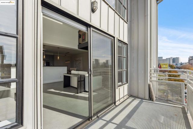 850 W Grand Ave 17, Oakland, CA 94607