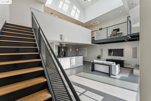 850 W Grand Ave 17, Oakland, CA 94607