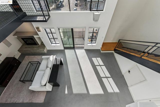 850 W Grand Ave 17, Oakland, CA 94607