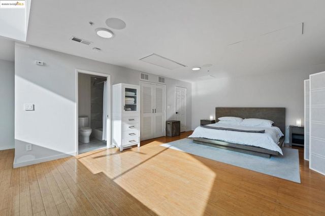 850 W Grand Ave 17, Oakland, CA 94607