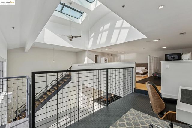 850 W Grand Ave 17, Oakland, CA 94607