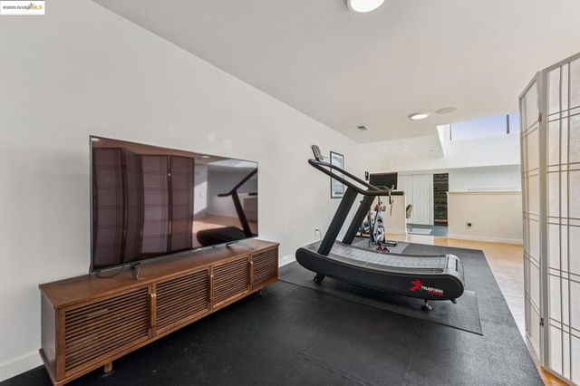 850 W Grand Ave 17, Oakland, CA 94607