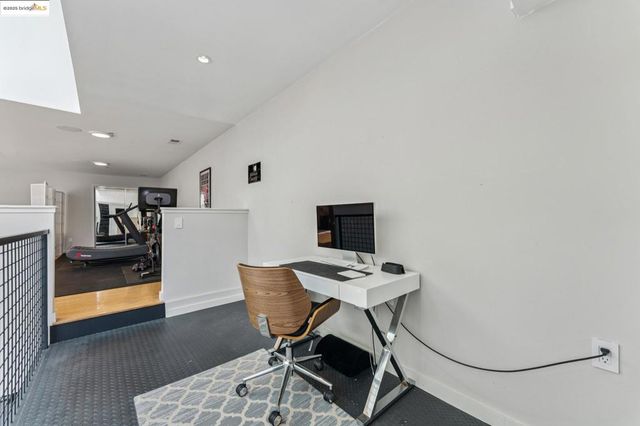 850 W Grand Ave 17, Oakland, CA 94607