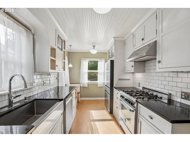 725 N FARRAGUT St, Portland, OR 97217