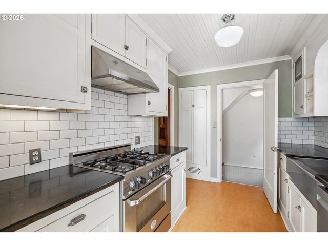 725 N FARRAGUT St, Portland, OR 97217