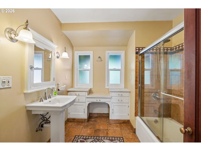 725 N FARRAGUT St, Portland, OR 97217