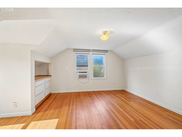 725 N FARRAGUT St, Portland, OR 97217