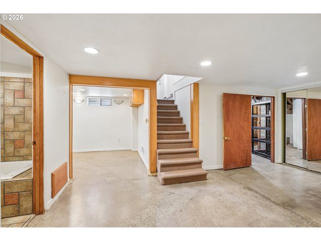 725 N FARRAGUT St, Portland, OR 97217