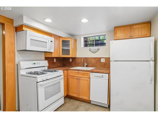 725 N FARRAGUT St, Portland, OR 97217