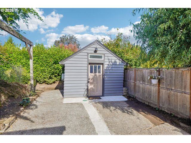 725 N FARRAGUT St, Portland, OR 97217
