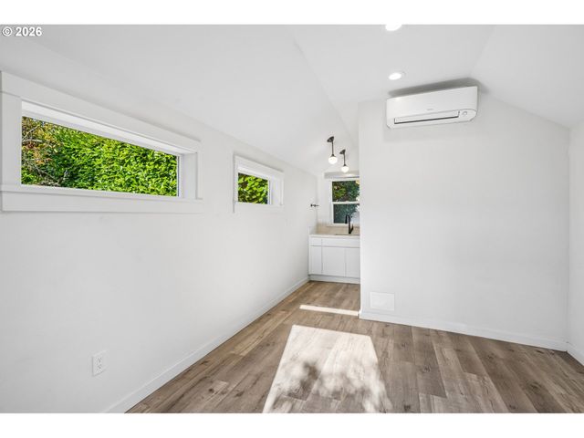 725 N FARRAGUT St, Portland, OR 97217