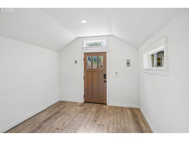 725 N FARRAGUT St, Portland, OR 97217