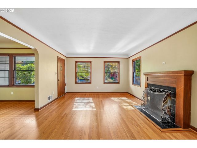 725 N FARRAGUT St, Portland, OR 97217