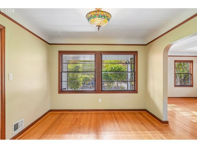 725 N FARRAGUT St, Portland, OR 97217