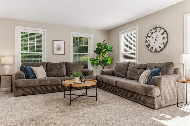 257 N Haverhill Road, Kensington, NH 03833