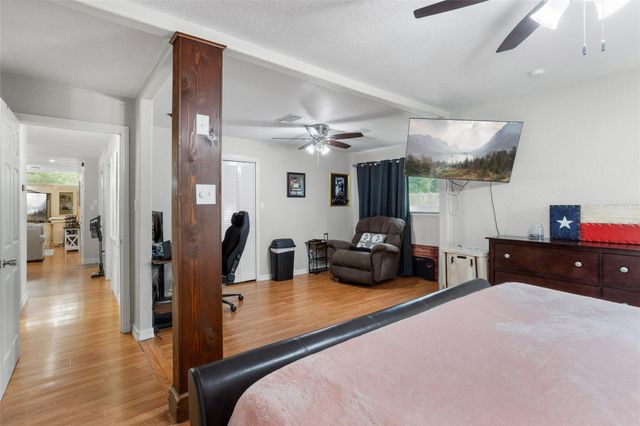 454 Southern Oaks Drive, Lake Jackson, TX 77566