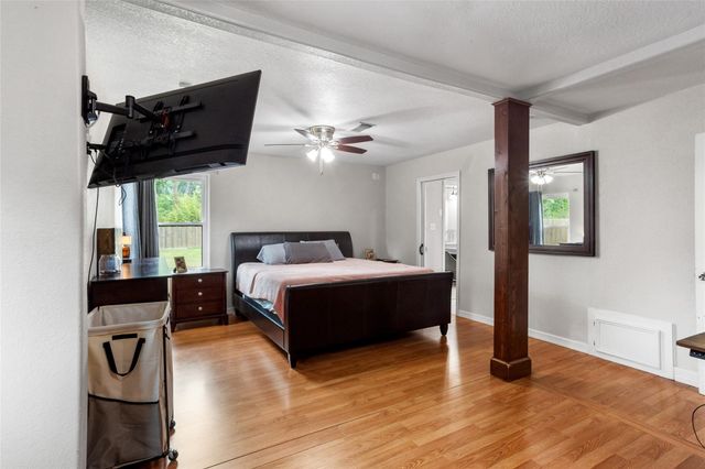 454 Southern Oaks Drive, Lake Jackson, TX 77566
