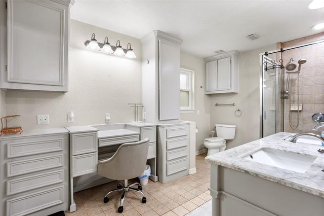 454 Southern Oaks Drive, Lake Jackson, TX 77566