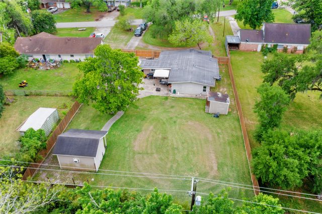 454 Southern Oaks Drive, Lake Jackson, TX 77566