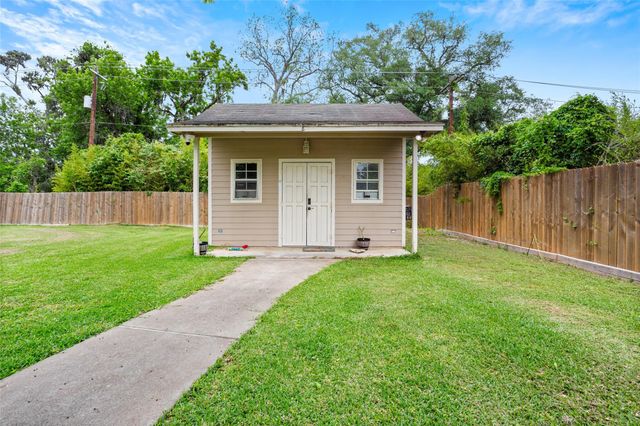 454 Southern Oaks Drive, Lake Jackson, TX 77566