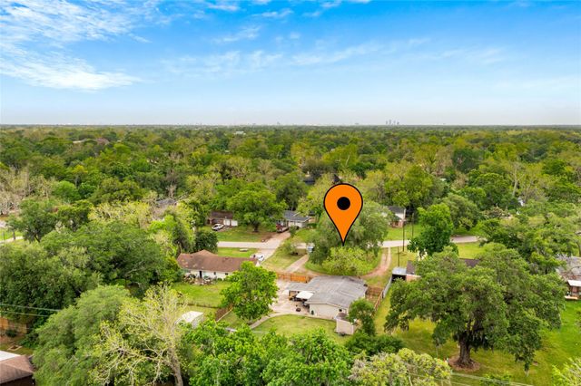 454 Southern Oaks Drive, Lake Jackson, TX 77566