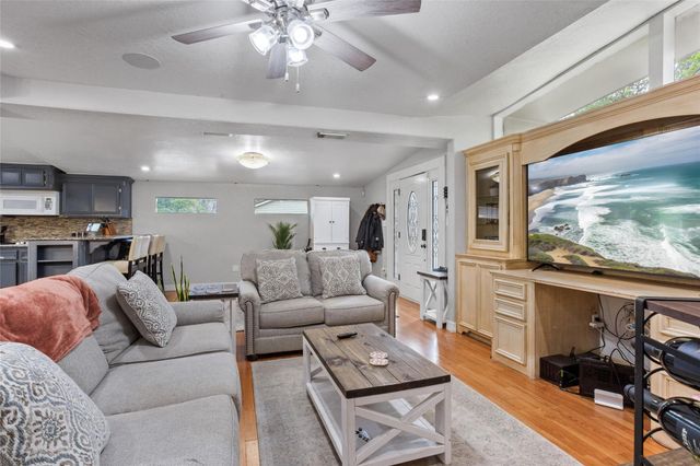 454 Southern Oaks Drive, Lake Jackson, TX 77566