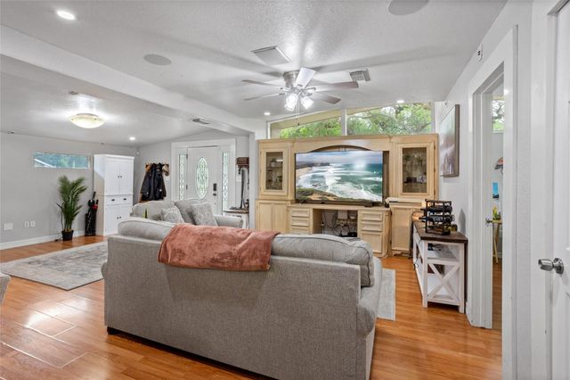 454 Southern Oaks Drive, Lake Jackson, TX 77566
