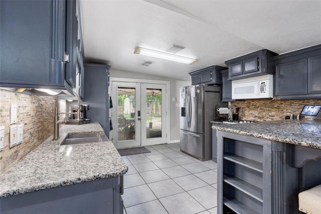 454 Southern Oaks Drive, Lake Jackson, TX 77566