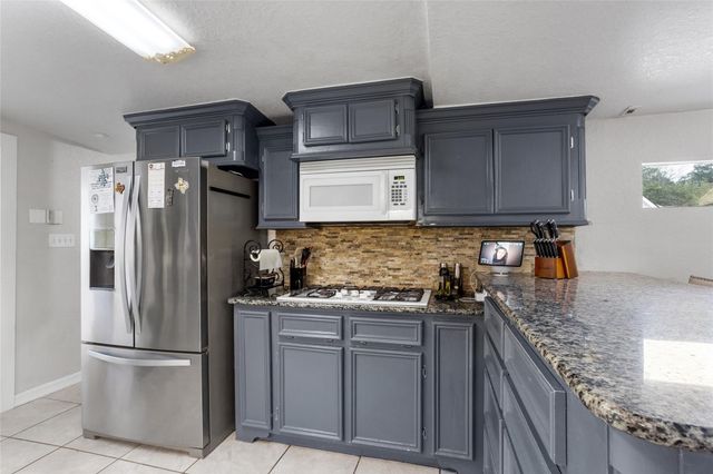 454 Southern Oaks Drive, Lake Jackson, TX 77566