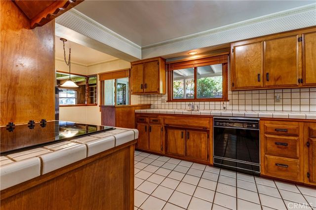 1100 S 9th Avenue, Arcadia, CA 91006