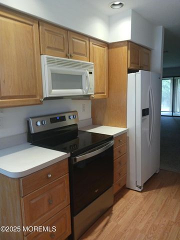 176 Amberly Drive D, Manalapan, NJ 07726