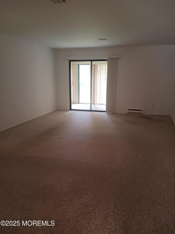 176 Amberly Drive D, Manalapan, NJ 07726