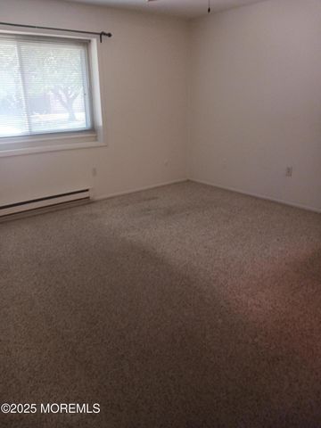176 Amberly Drive D, Manalapan, NJ 07726