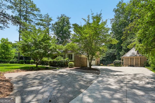 3135 Spalding Drive, Sandy Springs, GA 30350
