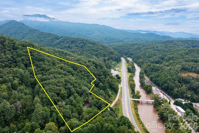 210 Sunset Farm Road, Whittier, NC 28789