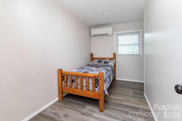 210 Sunset Farm Road, Whittier, NC 28789